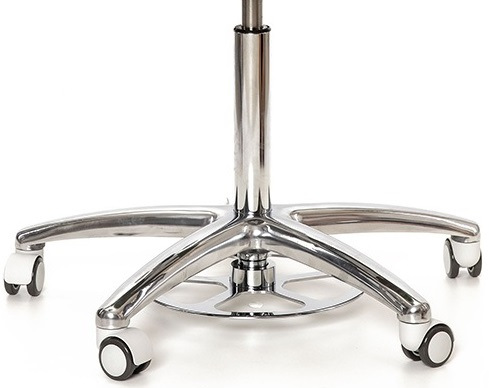 Leštěný hliníkový kříž / výška 58–77 cm